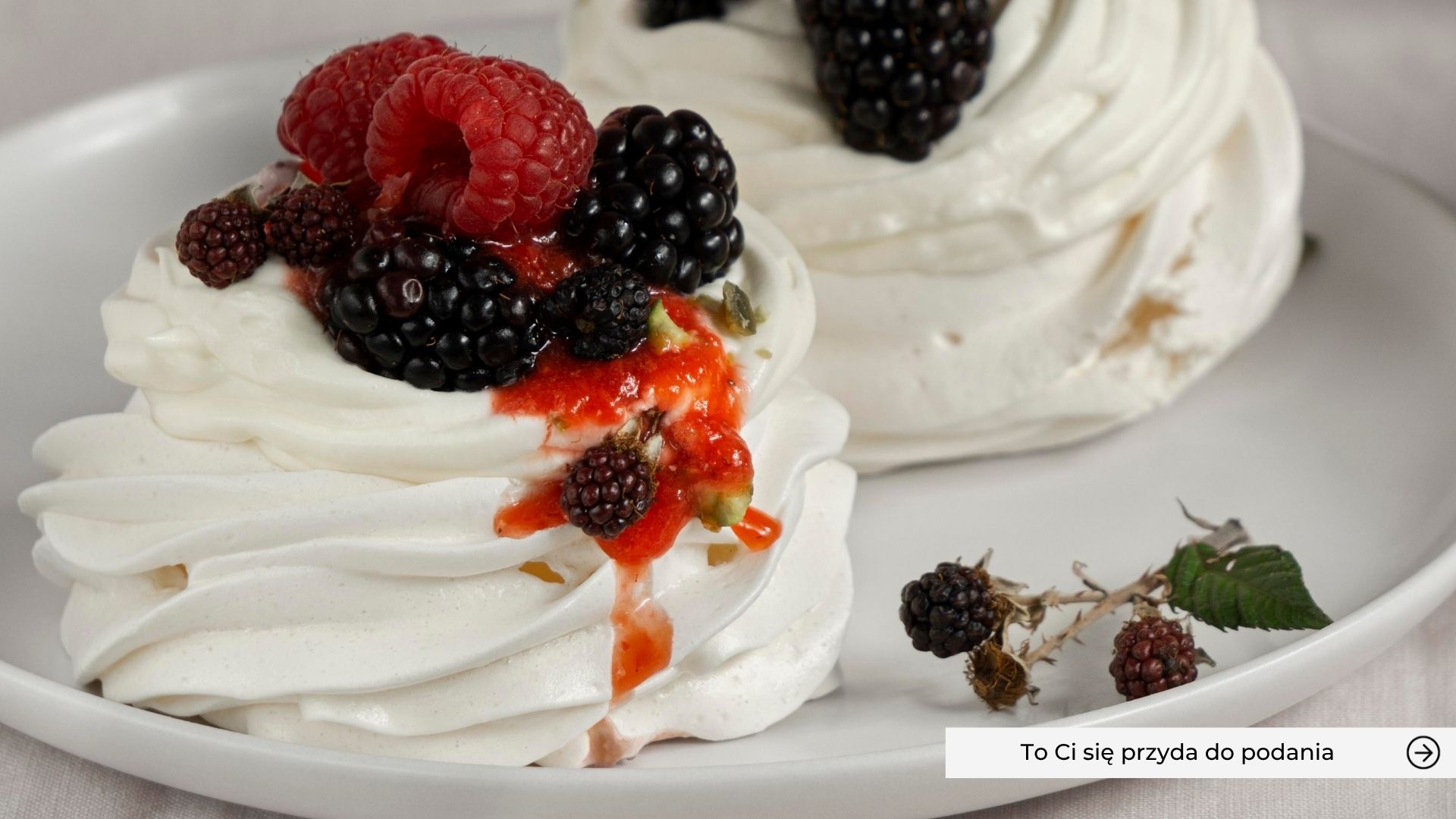Mini beza pavlova - pyszny deserek z owocami, propozycja podania od marki Gerlach
